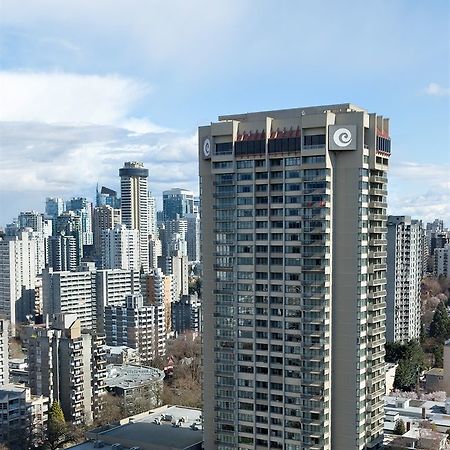 Coast Plaza Hotel And Suites Vancouver Exterior photo