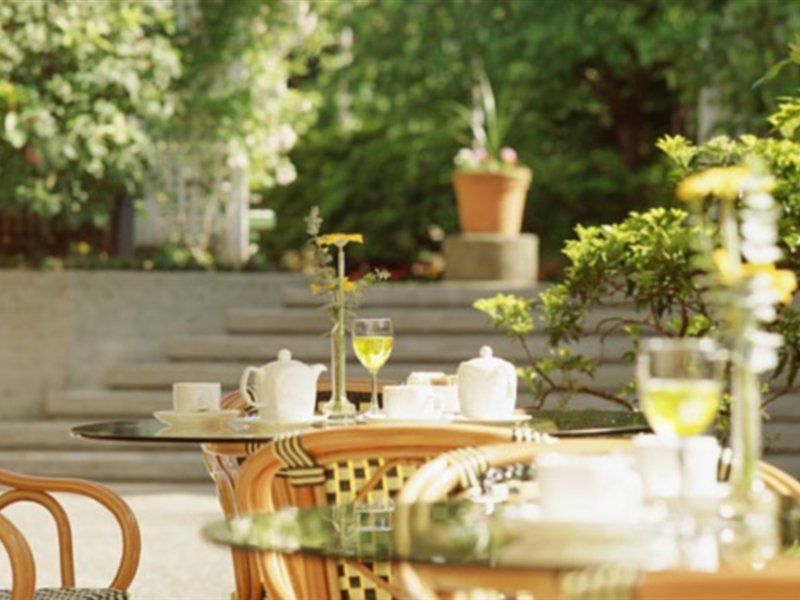 Coast Plaza Hotel And Suites Vancouver Exterior photo