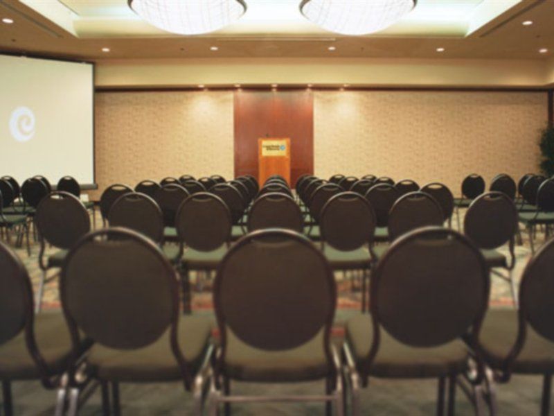 Coast Plaza Hotel And Suites Vancouver Facilities photo
