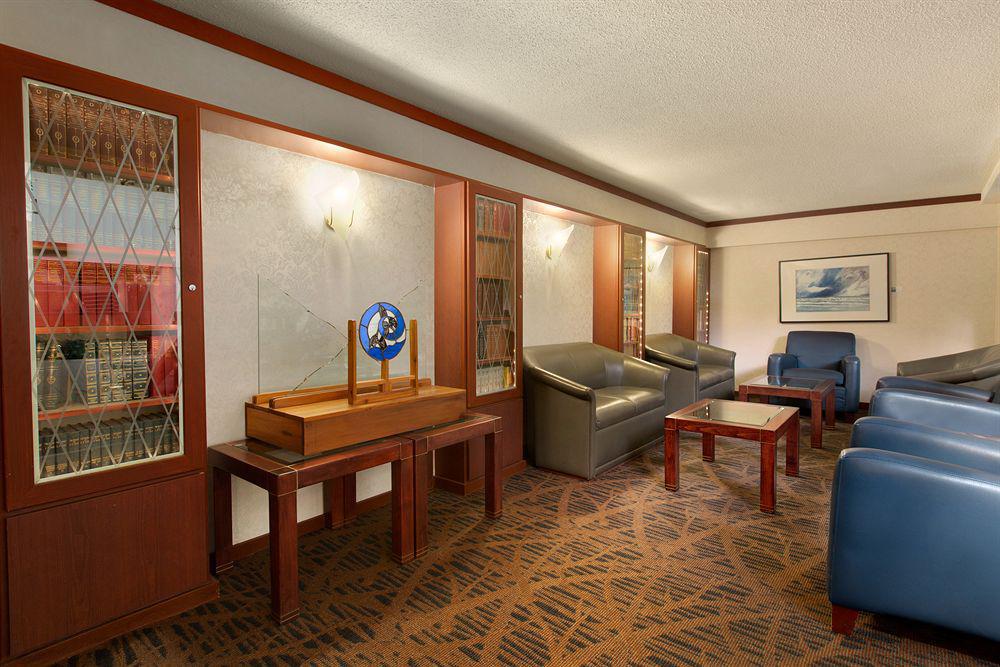Coast Plaza Hotel And Suites Vancouver Exterior photo