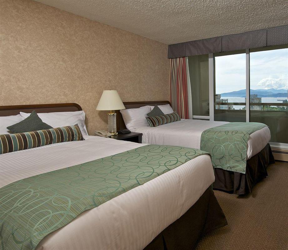 Coast Plaza Hotel And Suites Vancouver Exterior photo